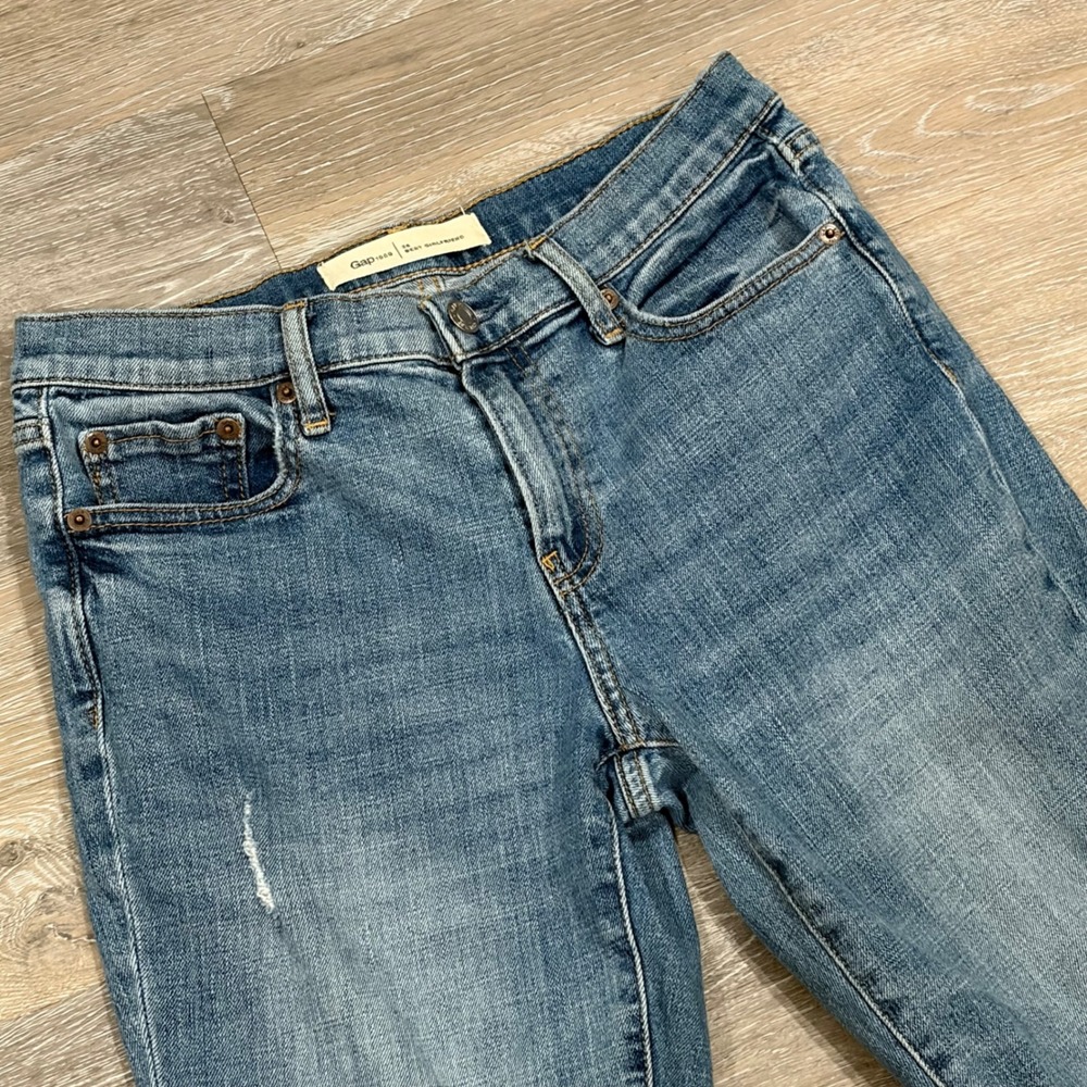 Gap 1969 Best Girlfriend Jeans Size 26 Medium Wash Distressed Mid Rise Denim